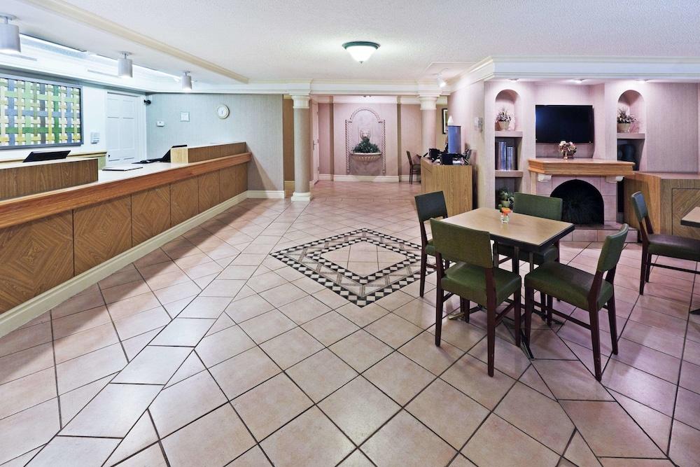 Hotel La Quinta By Wyndham Market Square 3*