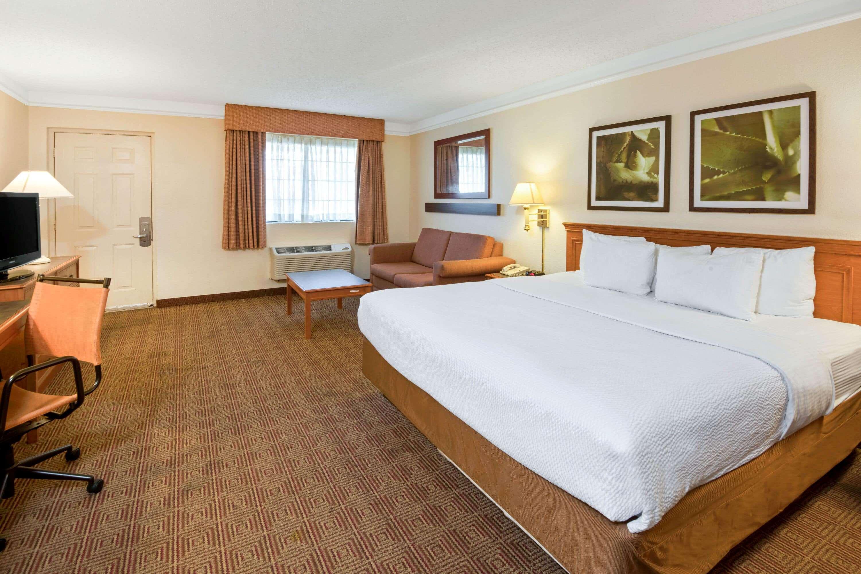 La Quinta By Wyndham Market Square San Antonio
