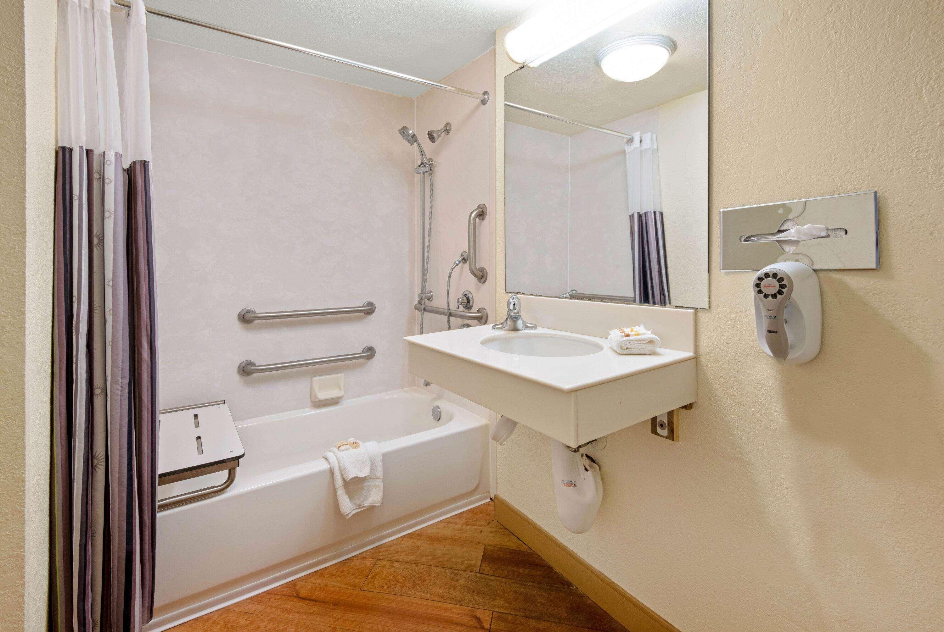 La Quinta By Wyndham Market Square Hotel